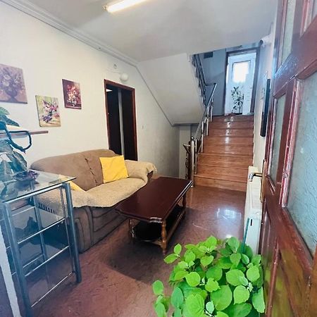 Guest House Velania Prishtinë Ngoại thất bức ảnh