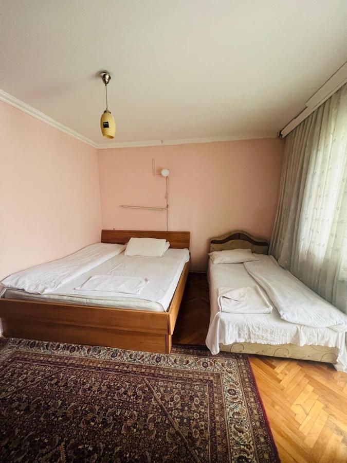 Guest House Velania Prishtinë Ngoại thất bức ảnh