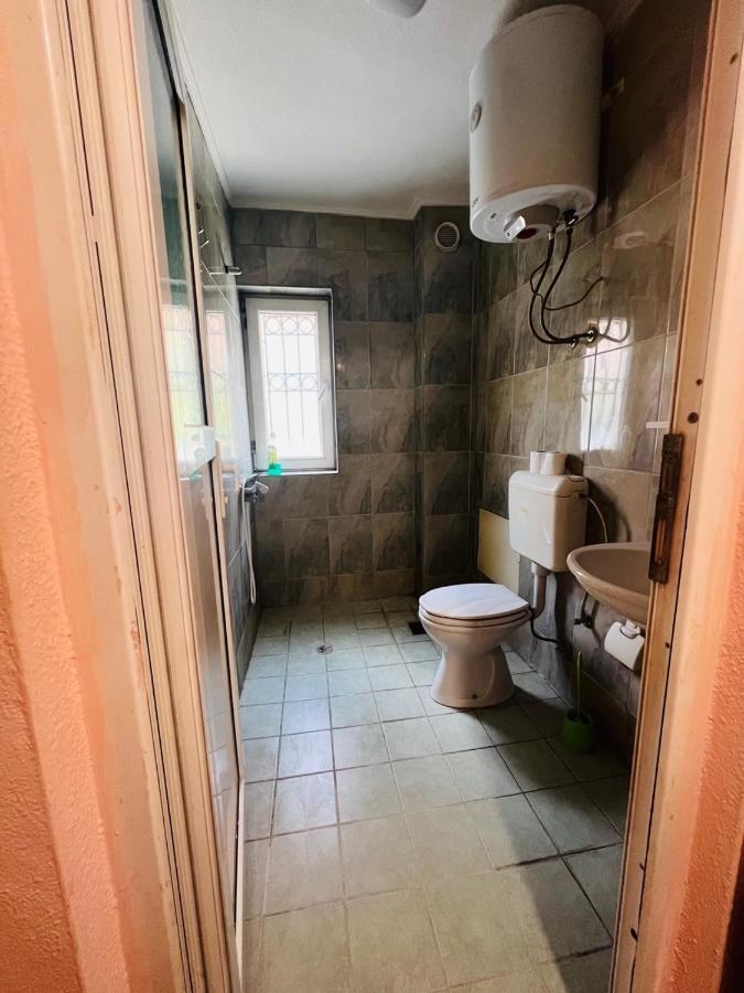 Guest House Velania Prishtinë Ngoại thất bức ảnh