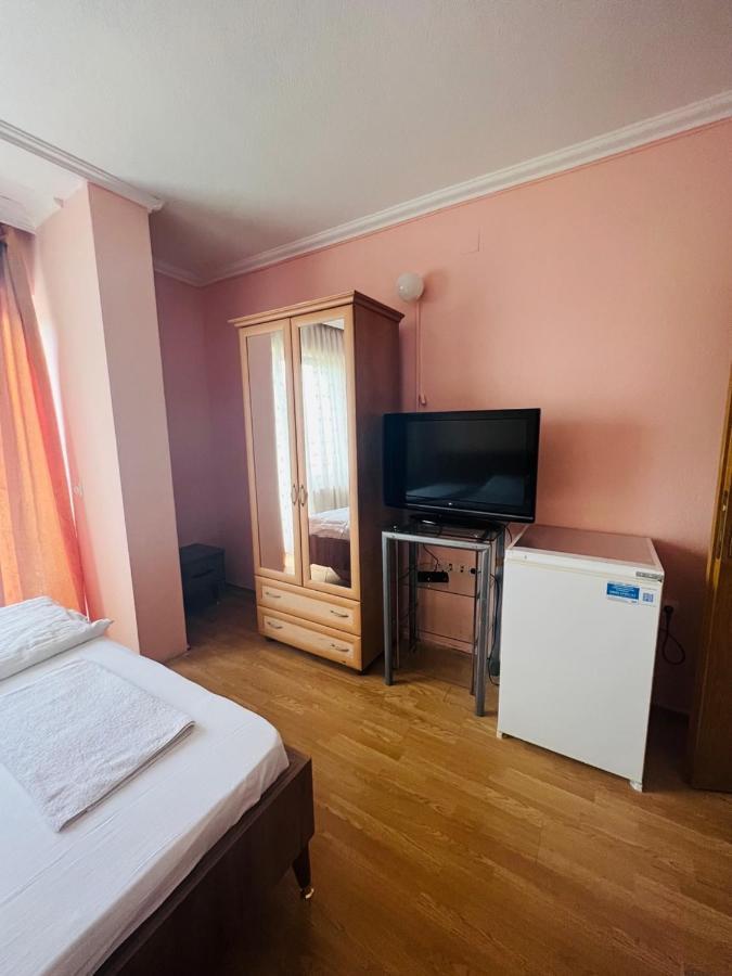 Guest House Velania Prishtinë Ngoại thất bức ảnh