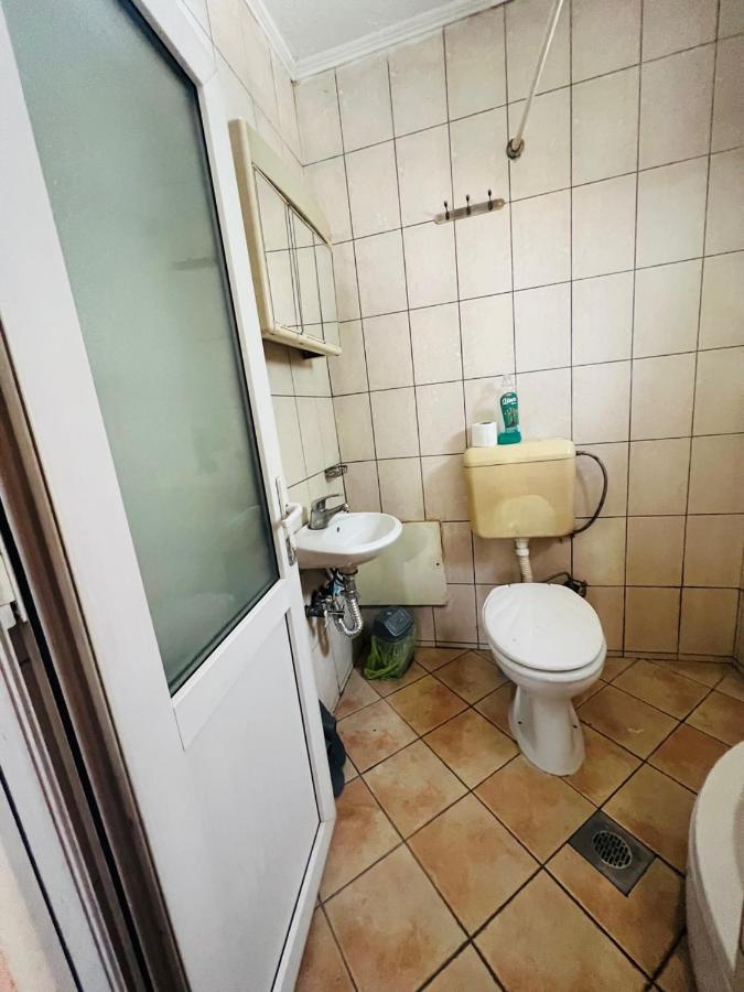 Guest House Velania Prishtinë Ngoại thất bức ảnh