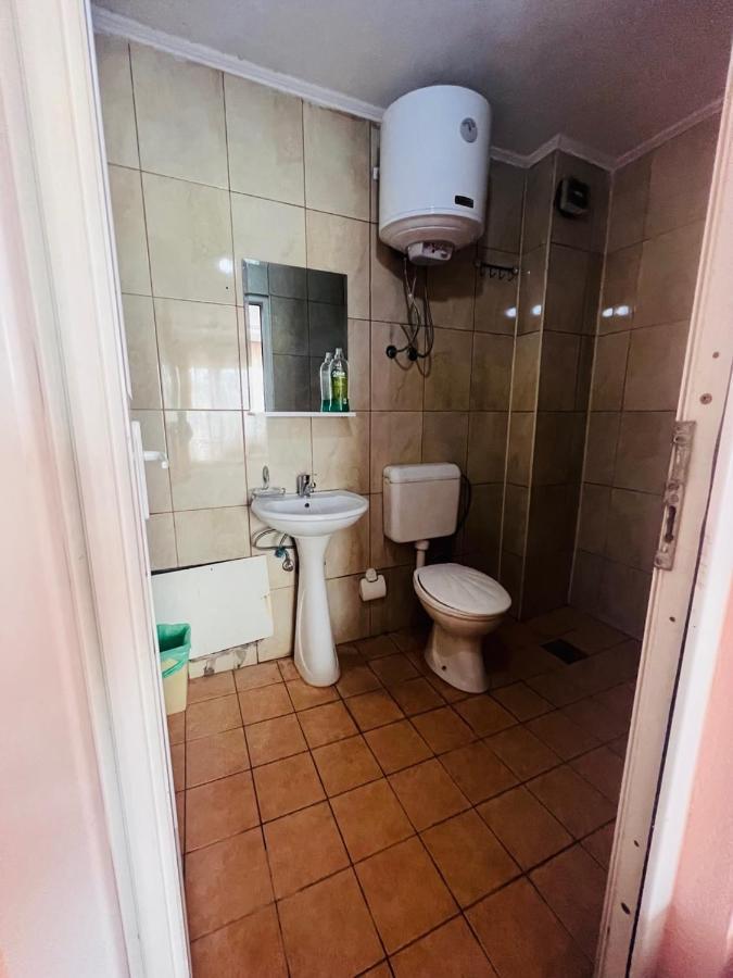 Guest House Velania Prishtinë Ngoại thất bức ảnh
