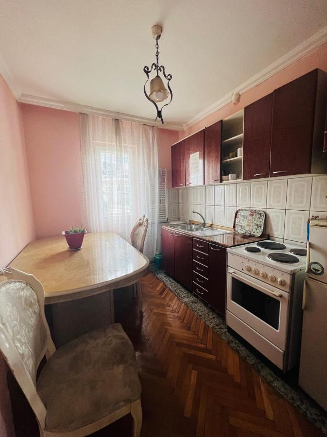 Guest House Velania Prishtinë Ngoại thất bức ảnh