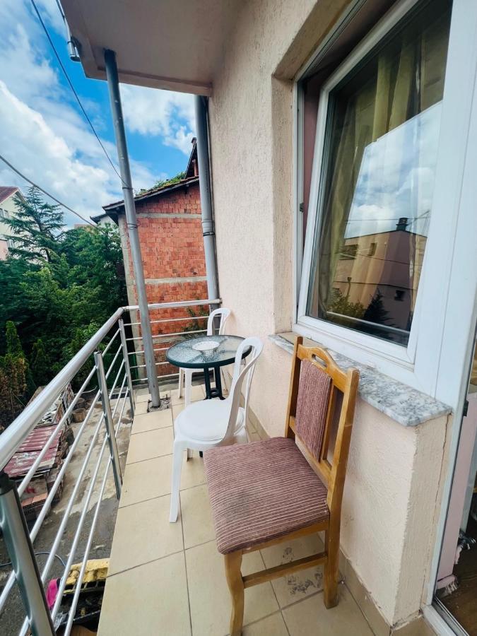 Guest House Velania Prishtinë Ngoại thất bức ảnh