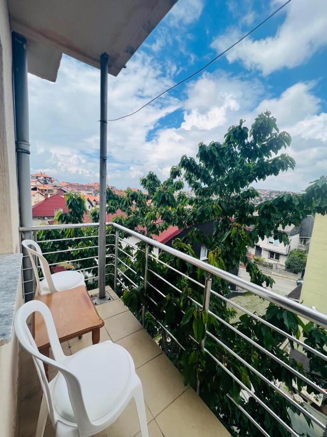 Guest House Velania Prishtinë Ngoại thất bức ảnh