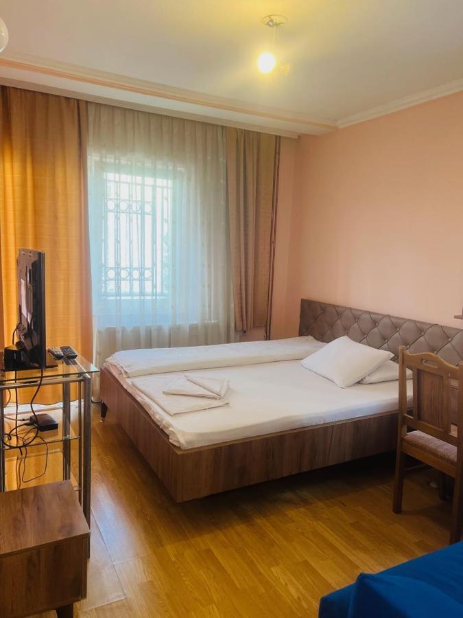 Guest House Velania Prishtinë Ngoại thất bức ảnh