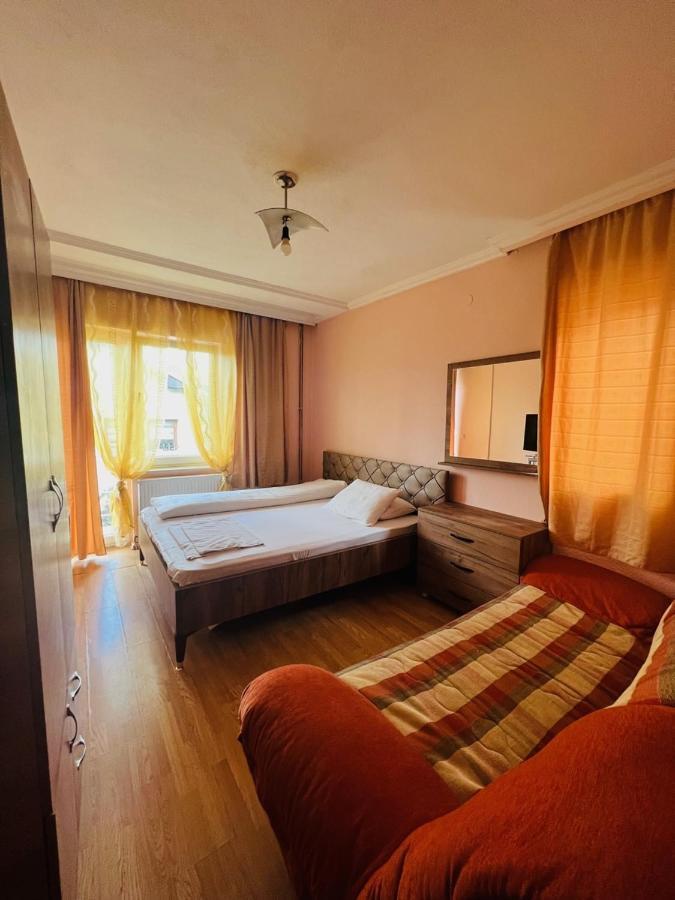 Guest House Velania Prishtinë Ngoại thất bức ảnh
