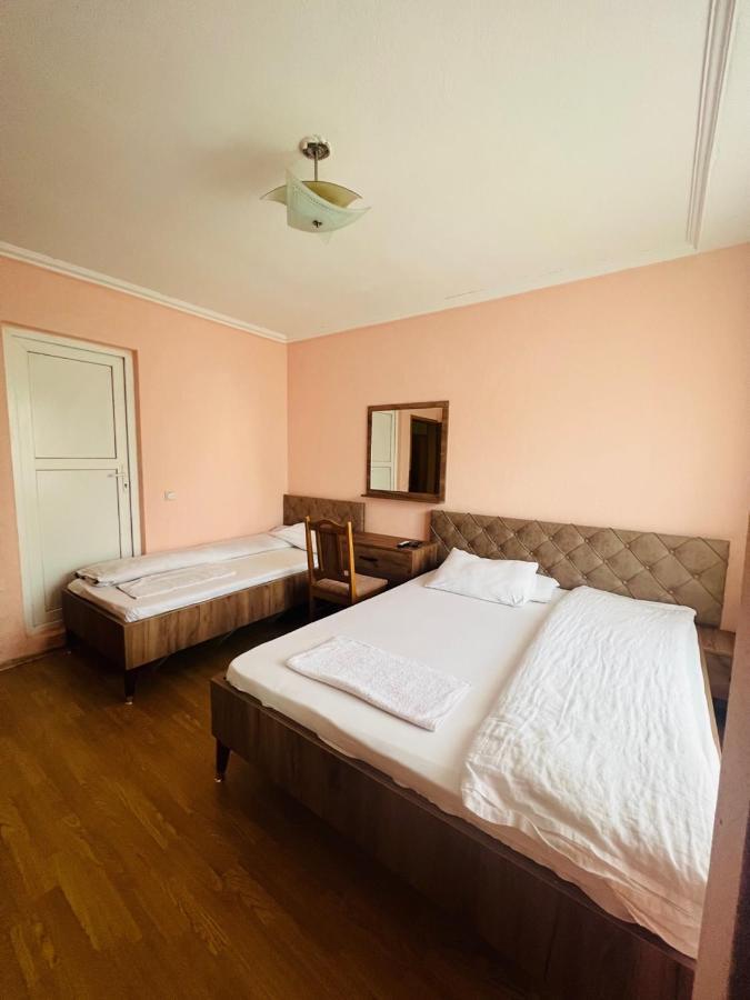 Guest House Velania Prishtinë Ngoại thất bức ảnh
