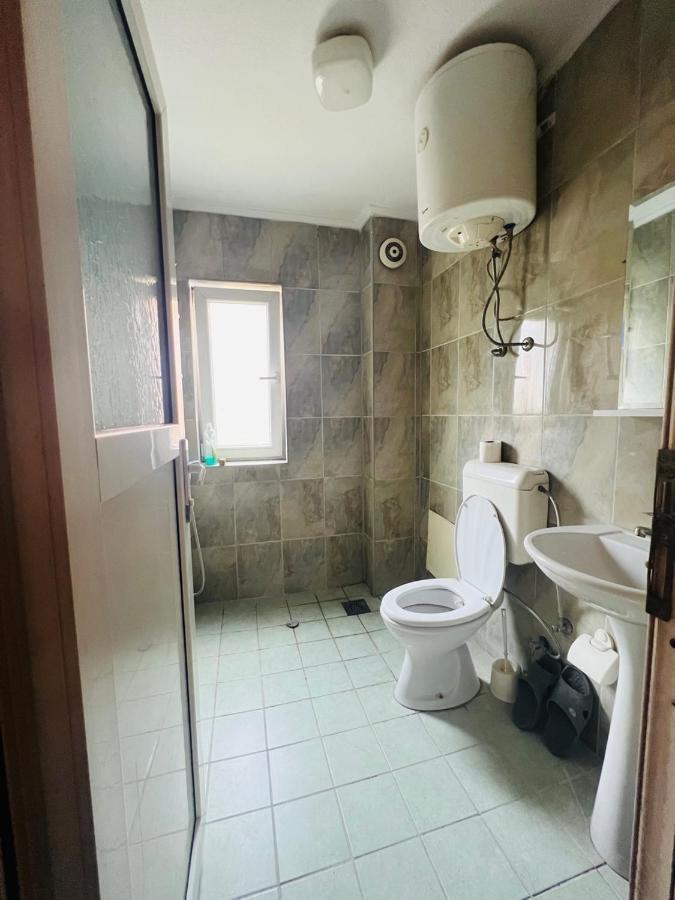 Guest House Velania Prishtinë Ngoại thất bức ảnh