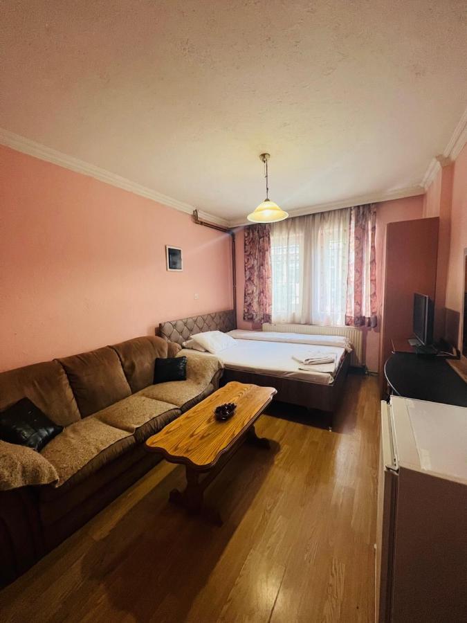 Guest House Velania Prishtinë Ngoại thất bức ảnh