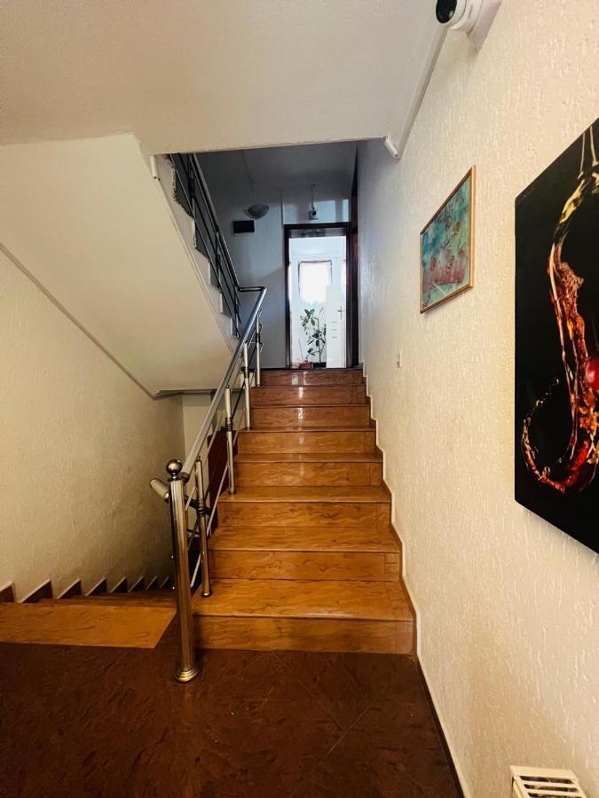 Guest House Velania Prishtinë Ngoại thất bức ảnh
