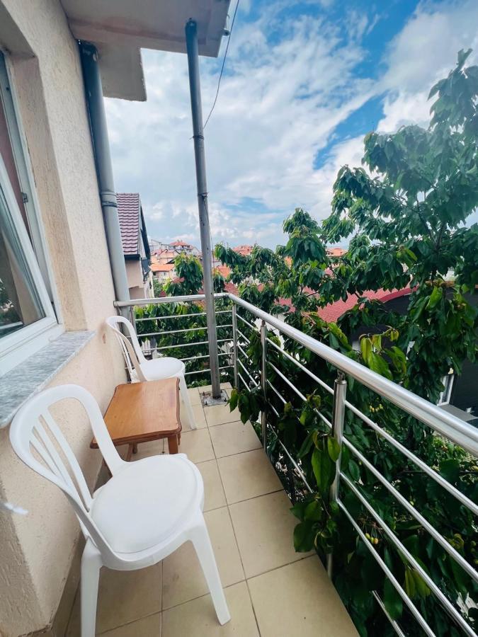 Guest House Velania Prishtinë Ngoại thất bức ảnh