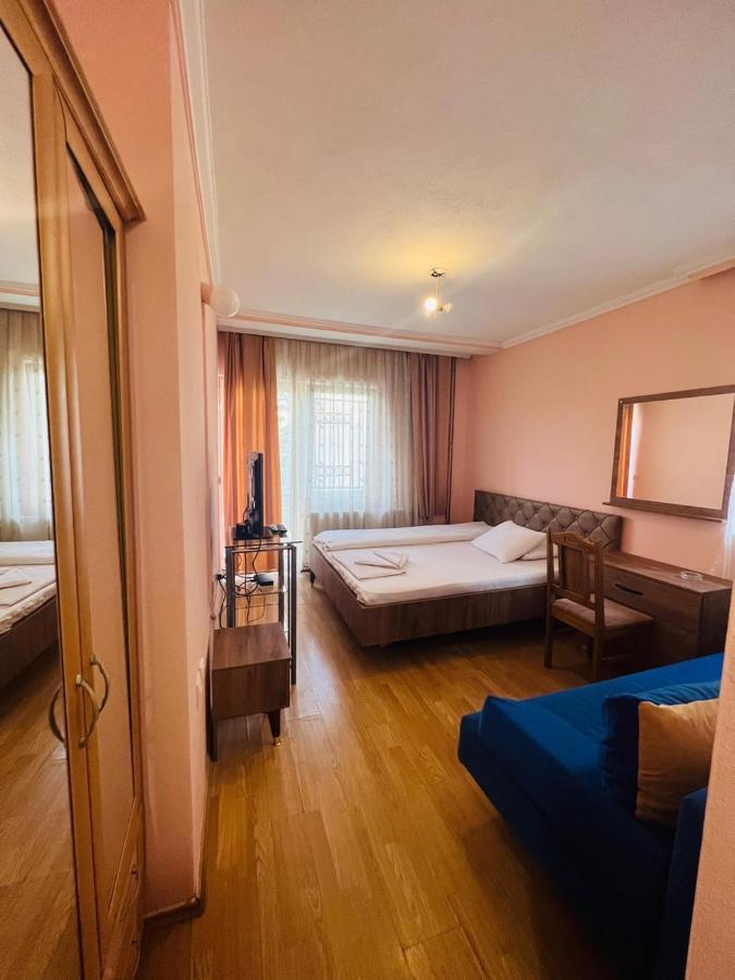 Guest House Velania Prishtinë Ngoại thất bức ảnh