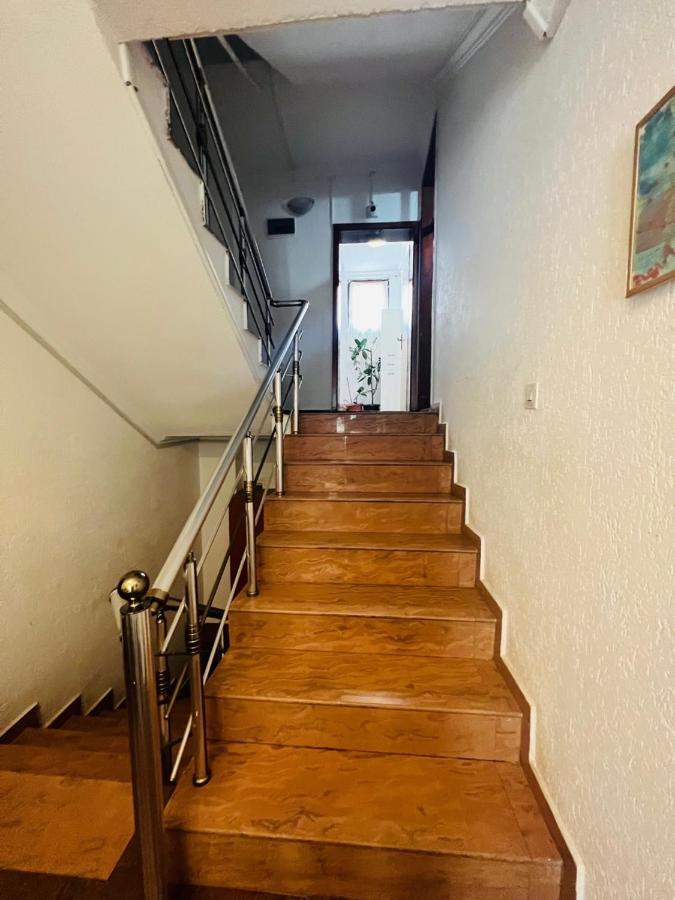 Guest House Velania Prishtinë Ngoại thất bức ảnh