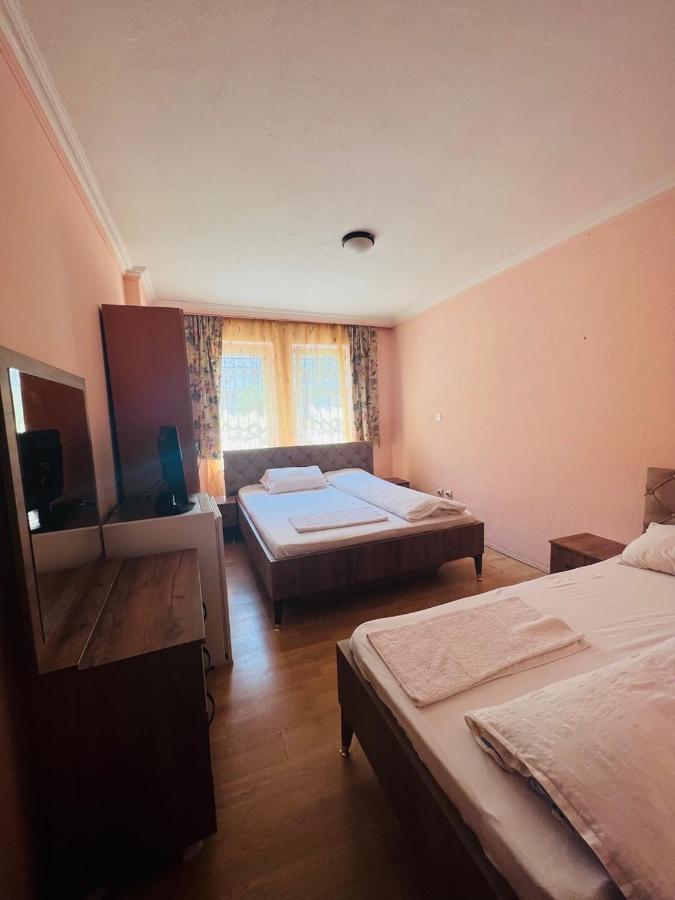 Guest House Velania Prishtinë Ngoại thất bức ảnh