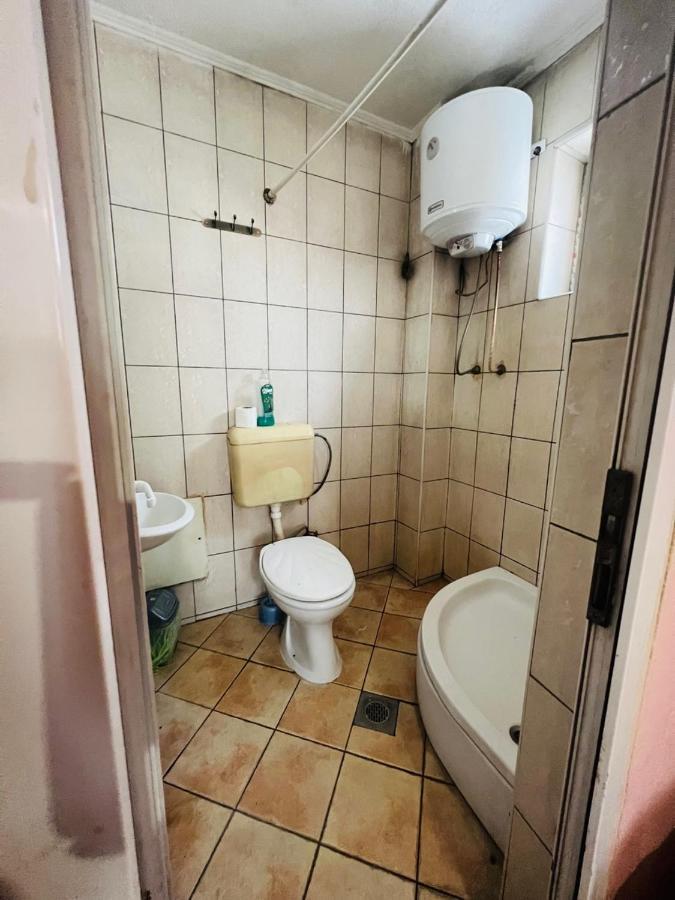 Guest House Velania Prishtinë Ngoại thất bức ảnh