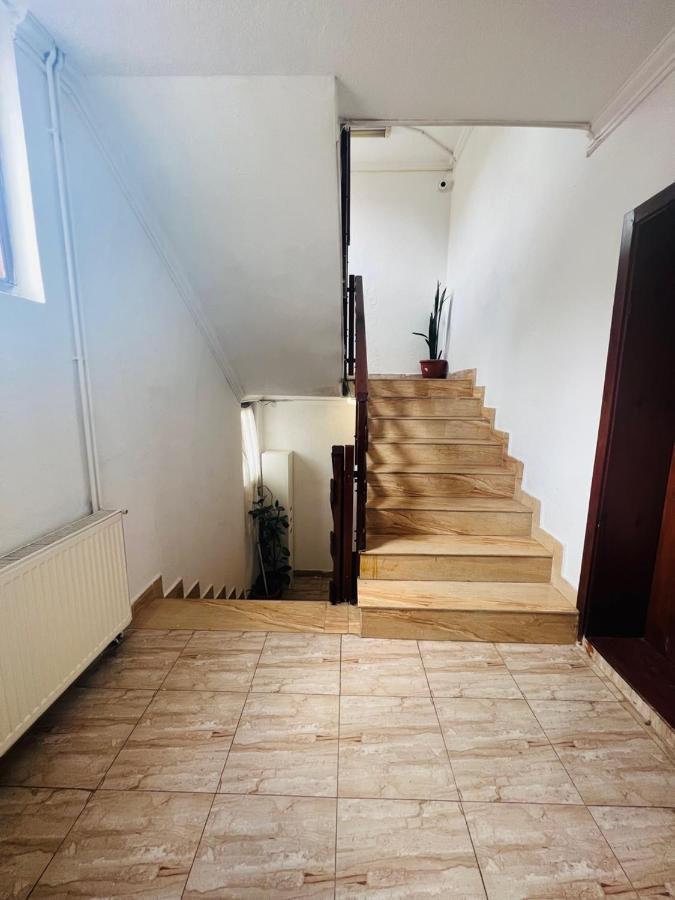 Guest House Velania Prishtinë Ngoại thất bức ảnh